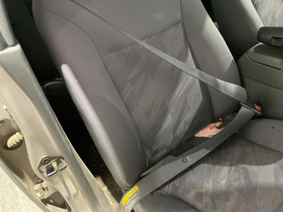 04-08 Colorado Passenger RH Pewter-69H Front Seat Belt Retractor Foto 1 de 1