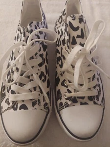 Black And White Canvas Animal Print Skip/Sneakers Size 11 - Picture 1 of 6