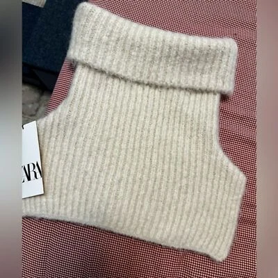 ZARA Babero Cuello Sin Nivel Foto 1 de 4