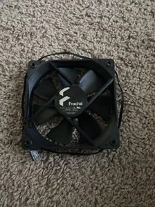 New Fractal Design Dynamic X2 PWM 4-pin GP-14 140MM 1700RPM 105.9 CFM-Black (2) - Picture 1 of 3