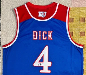 Gradey Dick signed Autogramm Kansas Jayhawks NCAA Trikot NBA USA Rock Chalk - Bild 1 von 5
