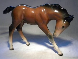 BESWICK CABEZA ABAJO CABALLO POTRO 947 (BH31) - Imagen 1 de 7