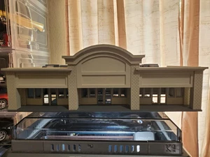 Edificio/diorama comercial a escala S de 3 tiendas - Imagen 1 de 5