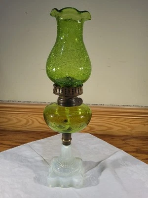 Antigua lámpara de aceite de queroseno de vidrio sándwich Boston superposición verde cortada a transparente n.º 40 Foto 1 de 4