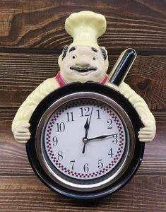 Pizzabäcker mit Pizzapfanne Wanduhr Küche Kunststoff schwarz-weiß funktioniert - Bild 1 von 7