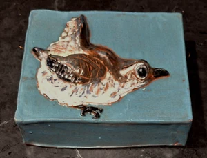 Shaunna Lyons Studio Kunst Sgraffito Keramik 3D Baby Vogel Terrakotta 6" Wandfliese - Bild 1 von 18