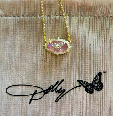 Collar Colgante Corto Dolly Parton & Kendra Scott Elisa Oro Mariposa  Foto 1 de 4