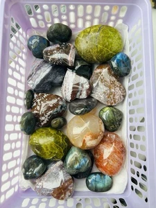 1kg Crystal mixed palm and heart bundle - Ocean Jasper, Labradorite, Green Opal - Picture 1 of 8