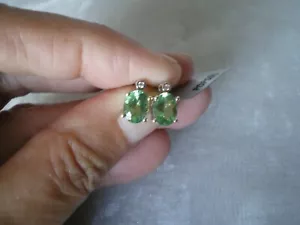 Green Apatite oval shaped stud earrings, 2.35 carats, 1.73 grams 10k White Gold - Picture 1 of 9