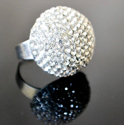 ANEL ELEGANTE CÚPULA BRANCO CLARO STRASS BLING (COSTAS ABERTAS/AJUSTÁVEIS) - Imagem 1 de 4