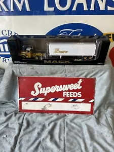 DCP 1:64 *MACK 125 YEARS* 300 MaxiDyne R-Model Day Cab & Vintage 40' Trailer NIB - Picture 1 of 4