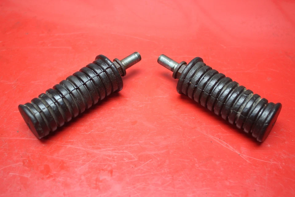 Par de estriberas traseras Suzuki T250 1971 Foto 1 de 4