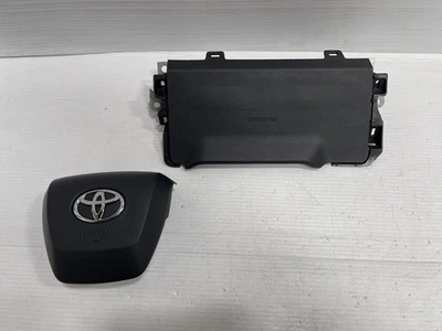 ✅ 2021-2023 TOYOTA SIENNA STEERING WHEEL AND DRIVER KNEE AIRBAG OEM✅ - Image 1 of 4