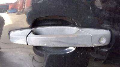 Manija de puerta exterior delantera izquierda usada se adapta a: camioneta Chevrolet Silverado 1500 2008 Foto 1 de 4