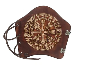 Protezione braccio sport arco pelle marrone bussola rune moncone ad arco VEGVISIR vichinghi - Foto 1 di 8