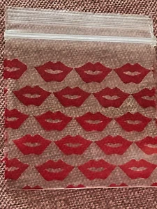 300 KLEINE BAGGIES 1010 1" X 1" MINI WIEDERVERSCHLIESSBARE POLY DESIGNER BEUTEL ROTE LIPPEN - Bild 1 von 14