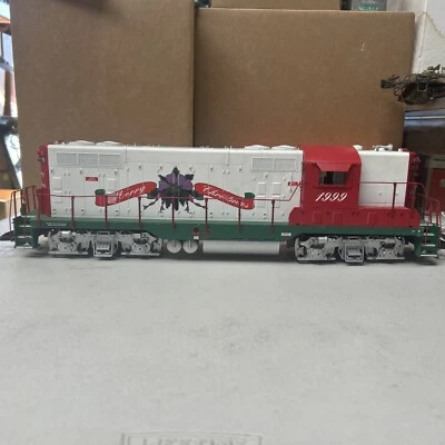 USA TRAINS: R22123 1999 Merry Christmas GP7 Diesel G Gauge Lqqk - Image 1 of 4