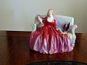 Estatuilla de porcelana inglesa fina vintage Sweet and Twenty Royal Doulton HN 1298 - Imagen 1 de 12
