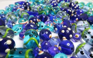 Blaue Glasperlen bemalt für Schmuckherstellung Großpackung Posten Mix Form 50 Stück - Bild 1 von 5