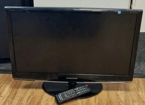 Samsung 24" TV With Remote - Picture 1 of 6