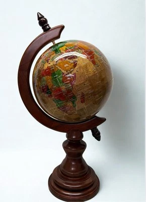 Globo con incrustaciones de madera 28” de alto mosaico mapa del mundo soporte de madera oscuro academia aventura Foto 1 de 4