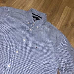 Mens Tommy Hilfiger Short Sleeved Shirt Size L Blue And White Check VGC - Picture 1 of 4