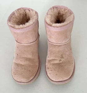 UGG Australia Low Top Boots Girls Youth Size 1 Pink Slip On - Picture 1 of 9