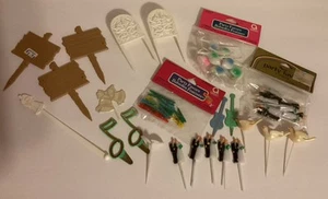 Vintage Mixed Lot Cake Toppers Cupcake Picks Some In Unopened Packages 48 Pieces - Bild 1 von 18