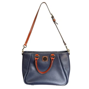Bolso de hombro Dooney & Bourke de cuero azul oscuro granulado con cremallera - Imagen 1 de 10