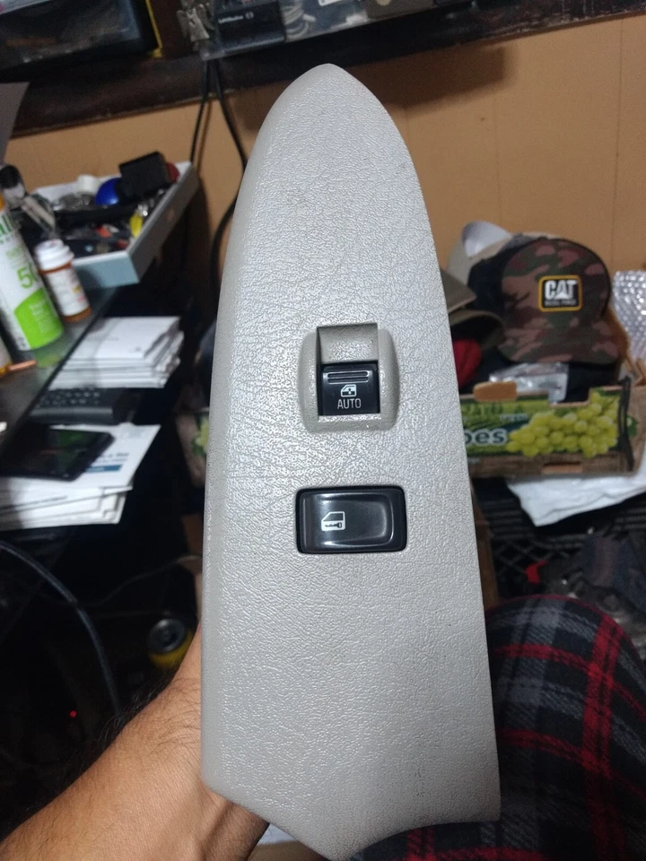 ✅06-09 INTERRUPTOR VENTANA ELÉCTRICA DELANTERA LADO PASAJERO DERECHO CHEVY TRAILBLAZER 15857676 Foto 1 de 4