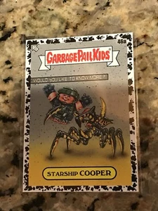 GARBAGE PAIL KIDS STARSHIP COOPER # 46a TOPPS 2023 BLACK PARALLEL CARD TROOPERS - Foto 1 di 2