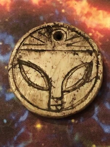 Alter außerirdischer Alien-Anhänger - Bild 1 von 8