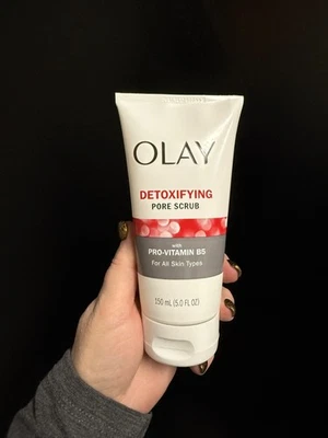 Exfoliante desintoxicante de poros Olay con pro-vitamina B5 5 oz Foto 1 de 2