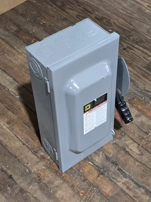 通用电气安全开关 TH4323R 100A 3P 240VAC/250VDC 3R 型外壳 — 第 1/4 张图片