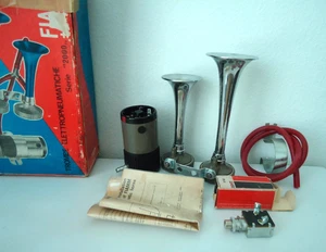 Fiamm Series 2000 Electropneumatic Horns (DGM 5857 KA) w/ Box & Compressor - Picture 1 of 11