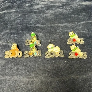 Adornos de recuerdo Cool Decade Hallmark de la década de 2000 - Imagen 1 de 3