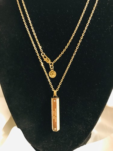 CIONDOLO E COLLANA MICHAEL KORS BARRA PAVÈ TONO ORO