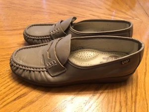 SAS Women’s Shoes Penny Loafers, Moc Toe Hand Sewn Beige 9.5M - Picture 1 of 8