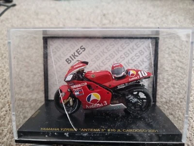1/24 IXO JOSE LUIS CARDOSO YAMAHA ANTENA 3 YZR500 2001 WITH HELMET BIKE RAB006 - Image 1 of 2