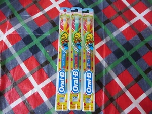 3 Spazzolino Oral B Sesame Street Età 1-4 Baby Indicatore Morbido Personaggi CASUALI - Foto 1 di 2