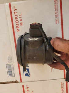 2005-2008 Pontiac Grand Prix 3.8L MASS AIR FLOW SENSOR - Picture 1 of 3