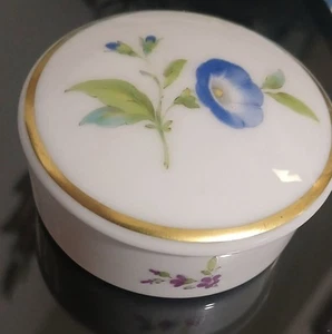 AK Kaiser W Germany weißes Porzellan rund florales Design Goldrand Schmuckschatulle - Bild 1 von 5