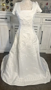 Vestido de novia Moda Bella vintage blanco bordado dorado vestido con tren talla 20 - Imagen 1 de 18