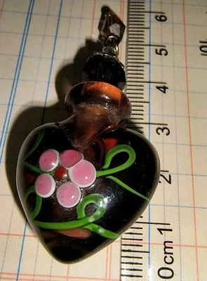 Botella de vidrio artístico púrpura de 2,5" corazón con collar de flores perfume 6 cm Foto 1 de 4