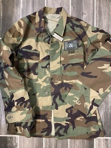 Camisa Camuflada Ejército de Estados Unidos Chaqueta Combate Con Parches Rencor M Nueva con Etiquetas De Colección Nueva - Imagen 1 de 6