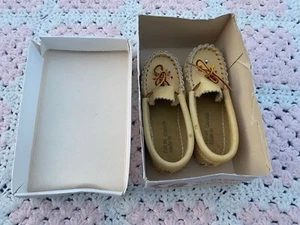 Vintage Moccasins For Child/Infant Made In Canada - Picture 1 of 4