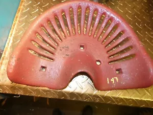 VINTAGE 147 PLAIN TRACTOR IMPLEMENT FARM CAST IRON SEAT GENUINE ORIGINAL - Picture 1 of 4