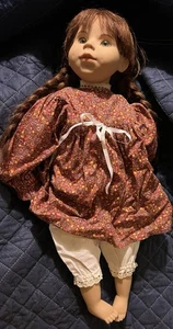 Schöne kleine Landmädchen Puppe 22 Zoll - Bild 1 von 3