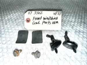 Nissan 350Z 2003-2009 Juego de piezas de cubierta de limpiaparabrisas delantero OEM 66820-CD000 - Imagen 1 de 10