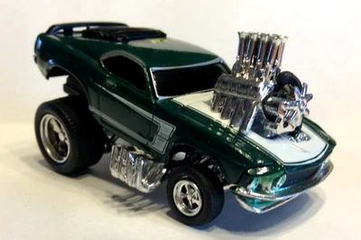 MUSCLE MACHINES CATTOONS  69 FORD MUSTANG BOSS 302  1/64 DIECAST GREEN & WHITE - Image 1 of 4